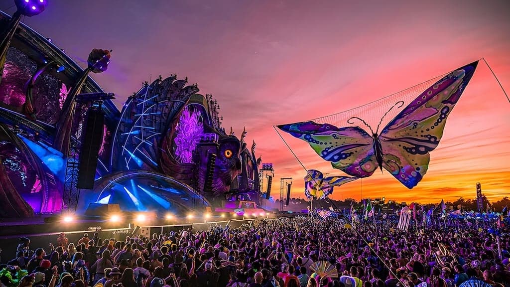 Fireworks over mainstage at EDC Orlando